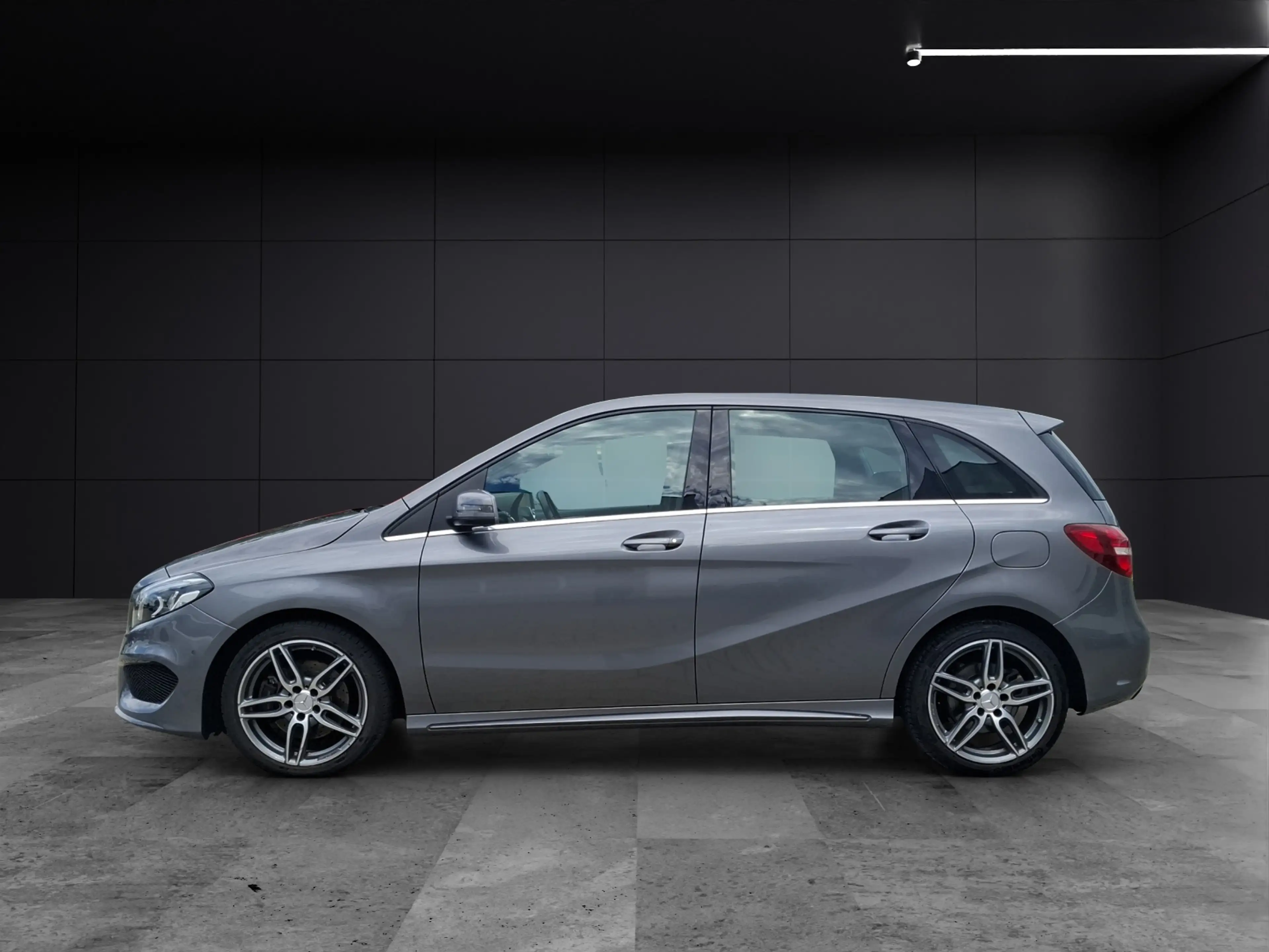 Mercedes-Benz B 220 AMG-Line 4Matic LED Navi SHZ GRA 18" — photo 2