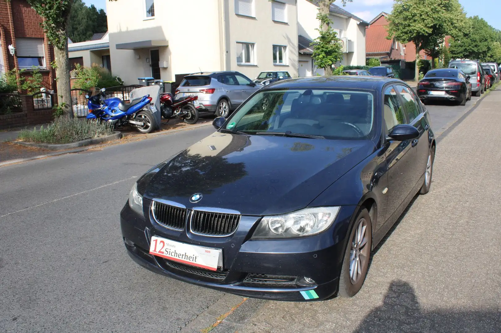 BMW 320 i LIMO*E90*KLIMA*ESSD*NAVI*GUTER ZUSTAND! Blau - 1