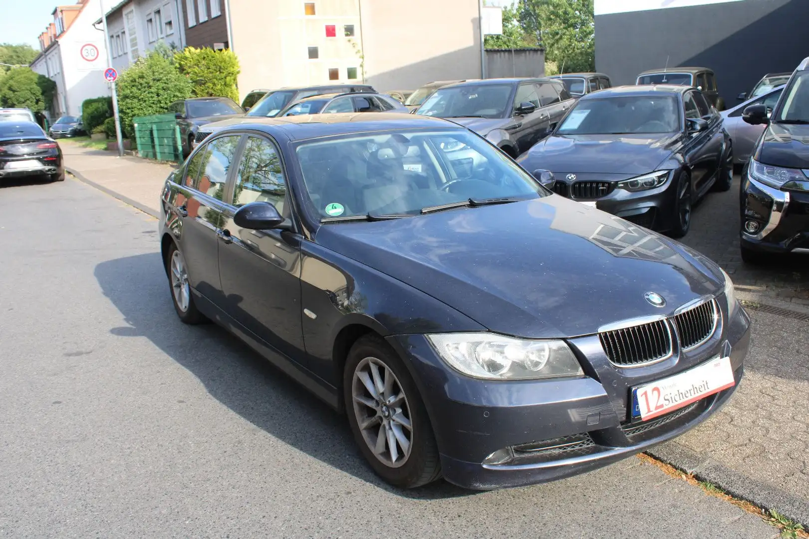 BMW 320 i LIMO*E90*KLIMA*ESSD*NAVI*GUTER ZUSTAND! Blau - 2