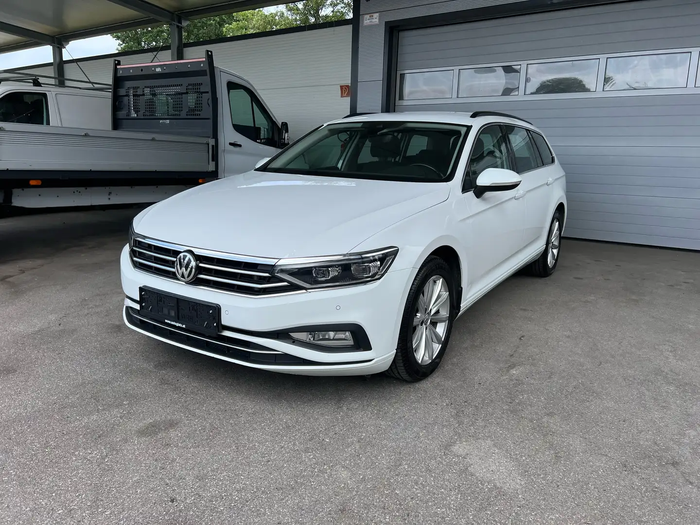 Volkswagen Passat Variant Business2,0TDI 4MOTION DSG IQ.LIGHTLED-MATRIX/NAVI Weiß - 2