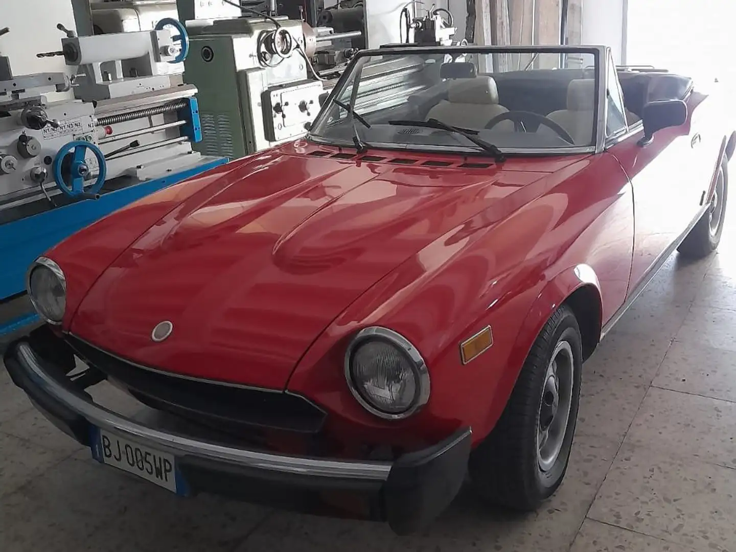 Fiat 124 Spider Pininfarina Rouge - 2