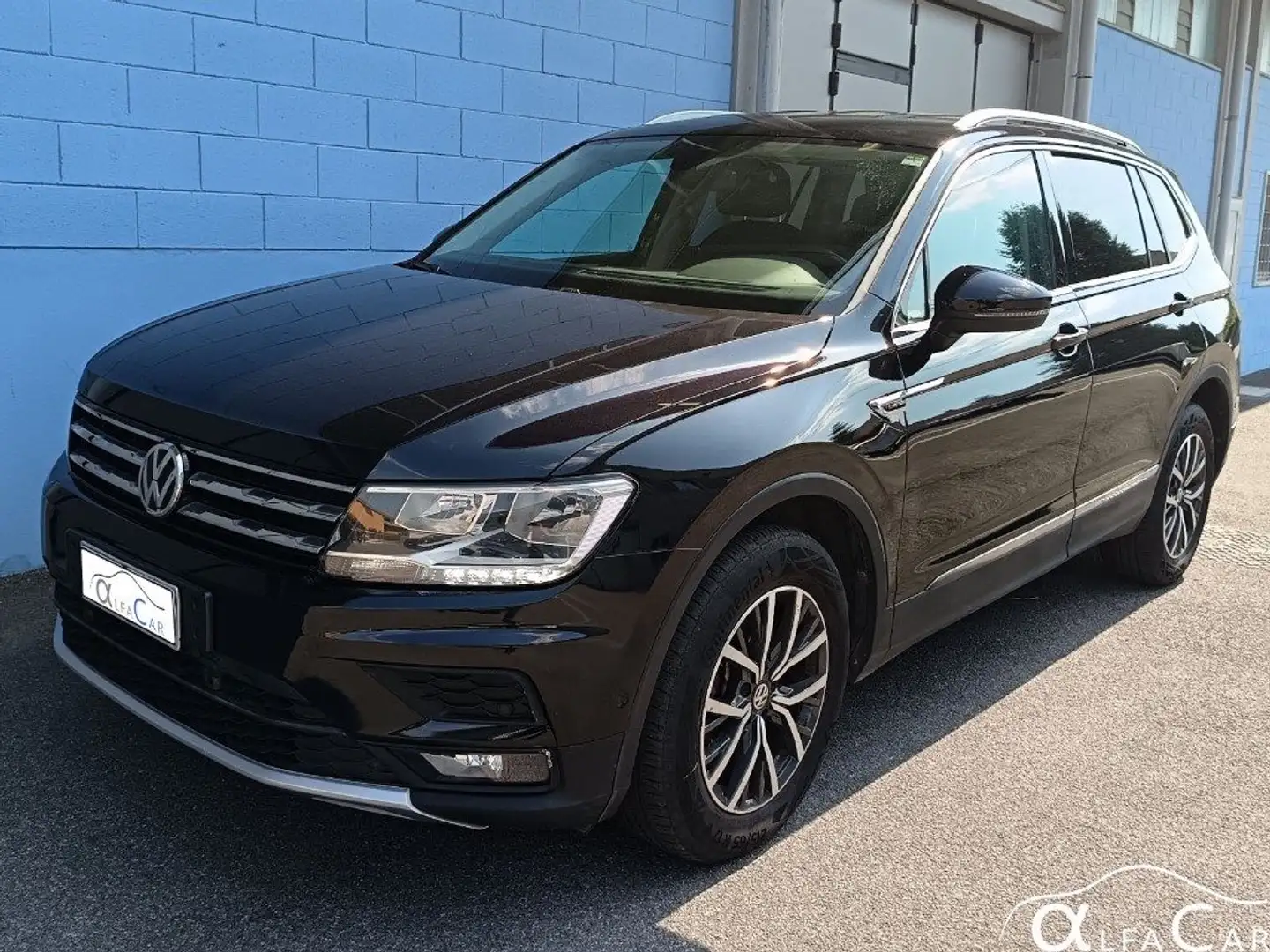 Volkswagen Tiguan Allspace 2.0 TDI SCR DSG 4MOTION Business BMT Zwart - 1