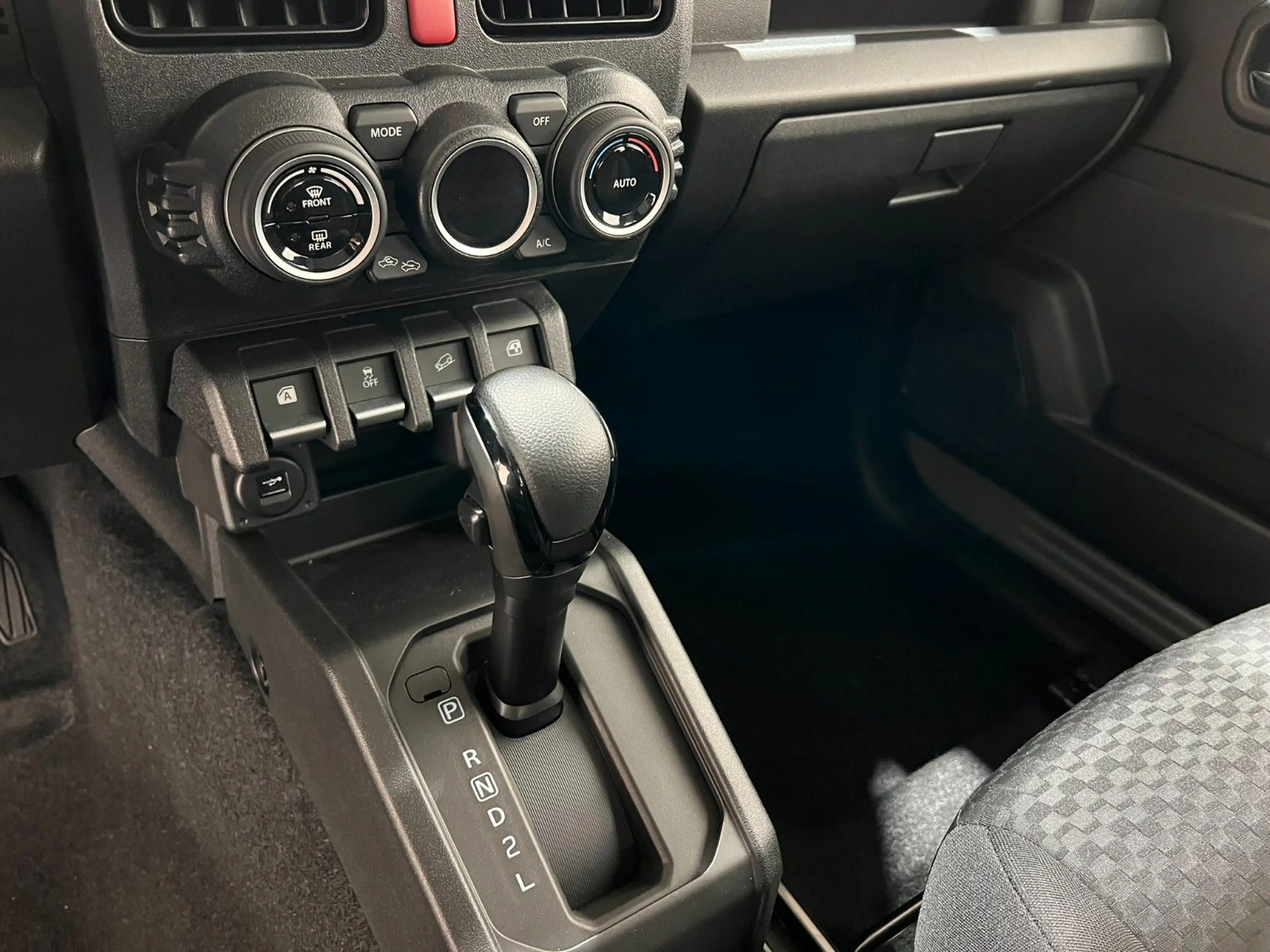 Suzuki Jimny RTR Jimmy - 4/5 Türer / Offroad Edition — photo 18
