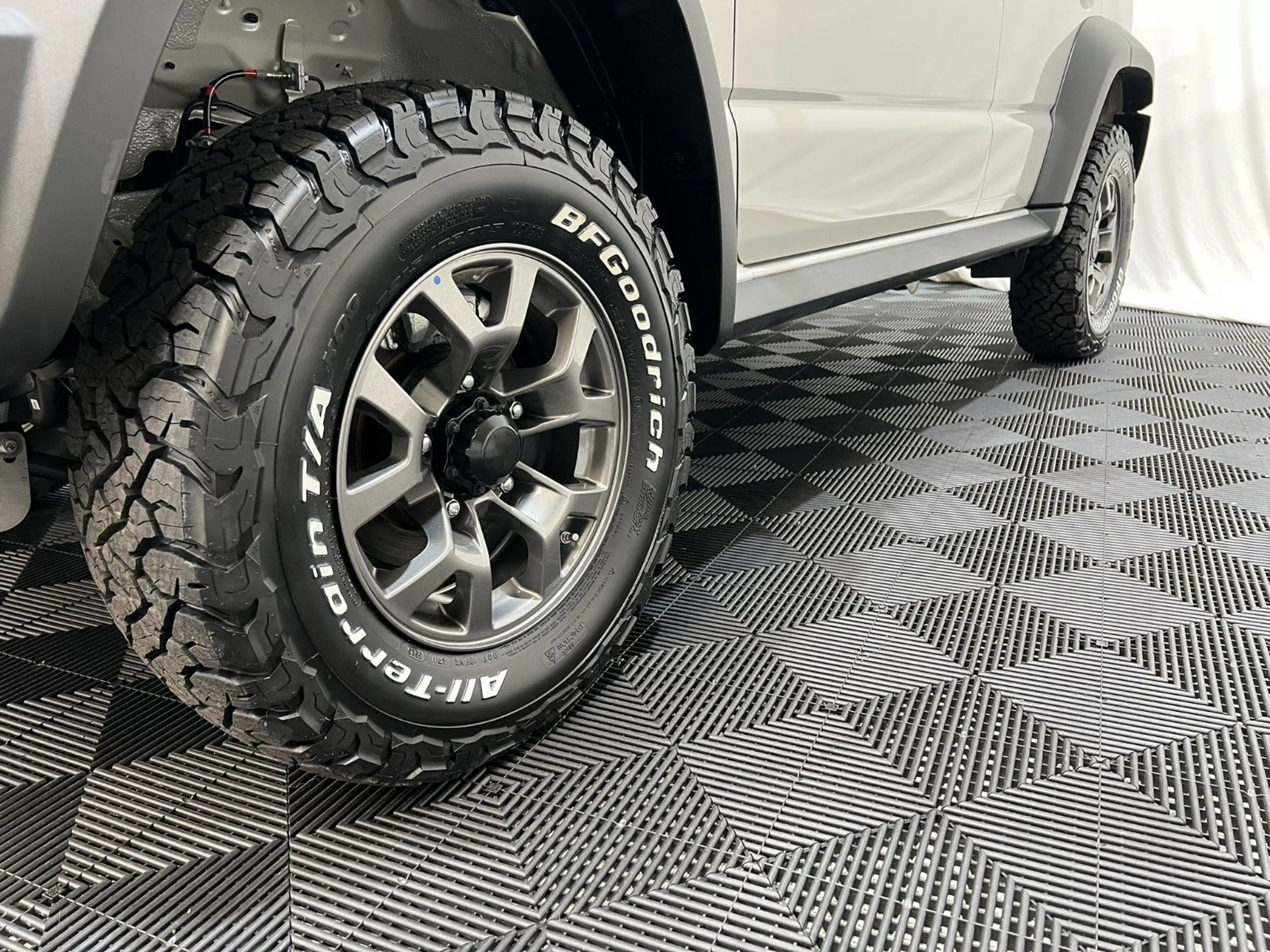 Suzuki Jimny RTR Jimmy - 4/5 Türer / Offroad Edition — photo 10