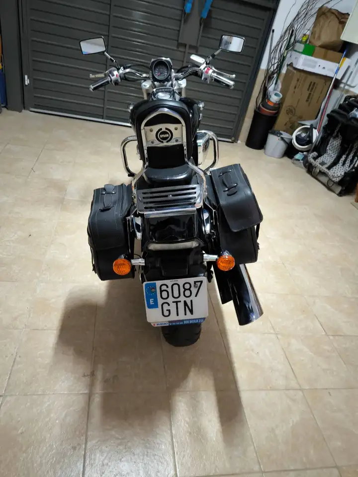 Suzuki Intruder M