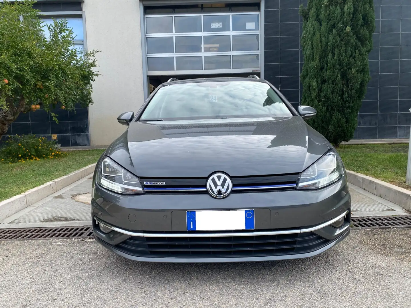 Volkswagen Golf Variant Golf Variant 1.4 TGI DSG Executive BlueMotion Grijs - 2