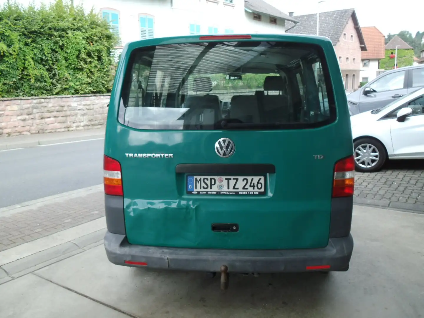 Volkswagen T5 Kombi Transporter 1.9 TDI Зелений - 2