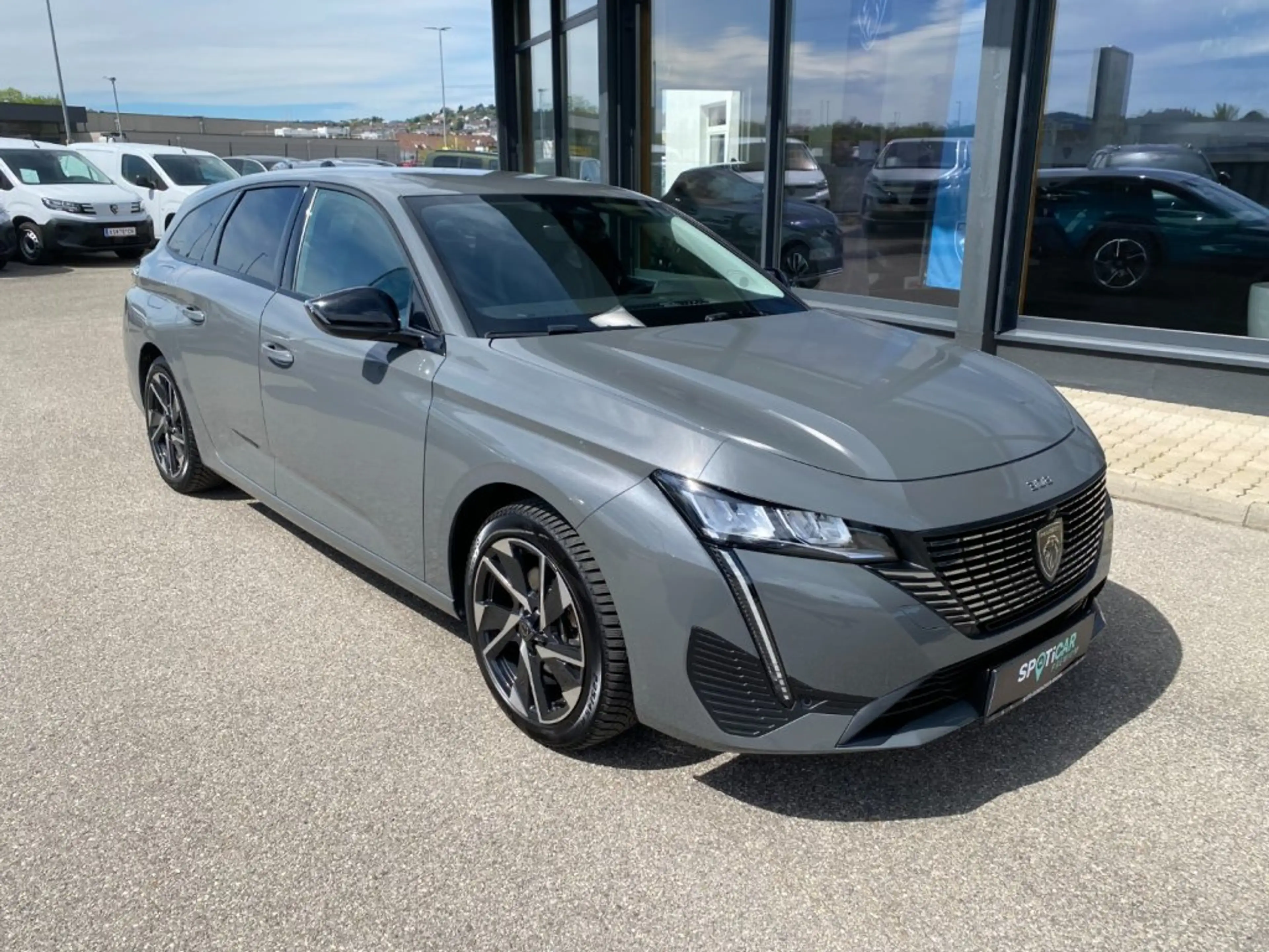 Peugeot 308 SW ALLURE Hybrid 145 e-DCS6 — photo 3