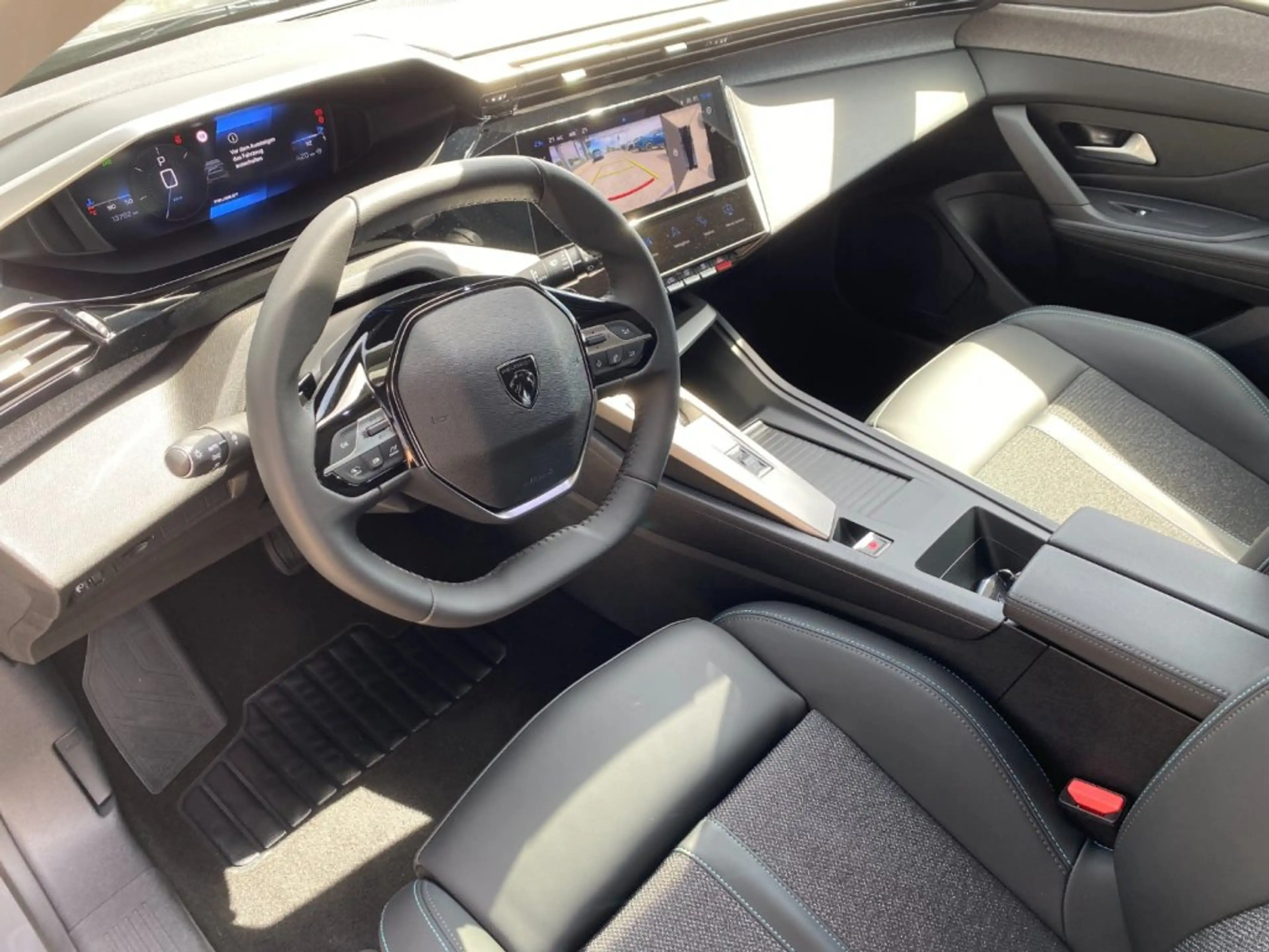 Peugeot 308 SW ALLURE Hybrid 145 e-DCS6 — photo 8