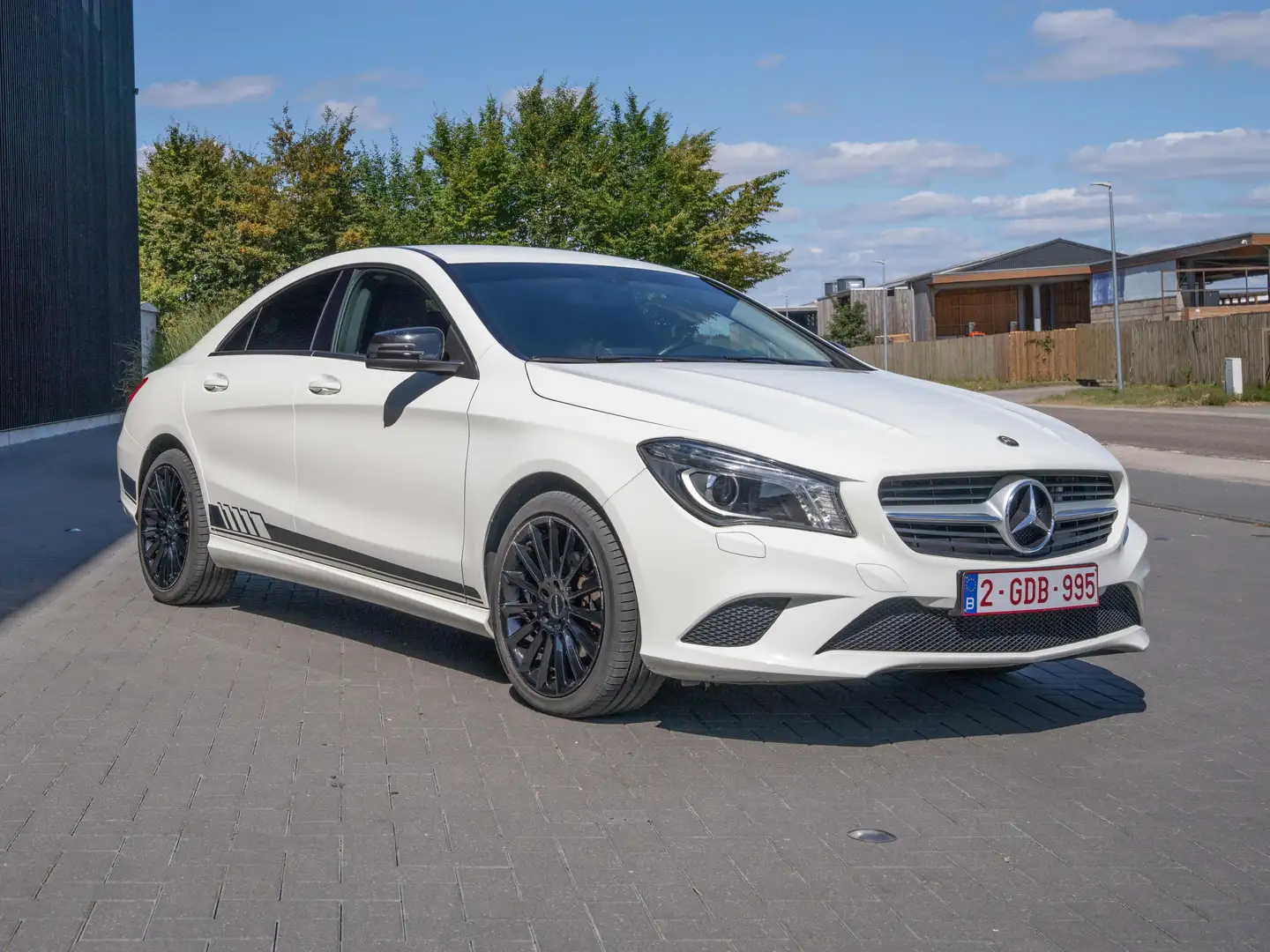 Mercedes-Benz CLA 180 CLA 180 7G-DCT Edition 1 Bílá - 1