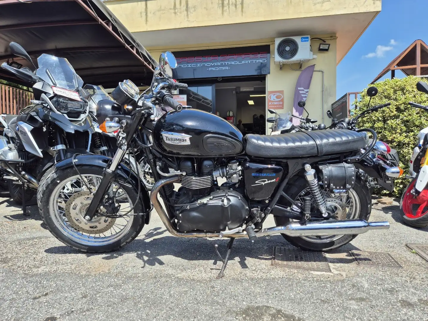 Triumph Bonneville T100 Negru - 1