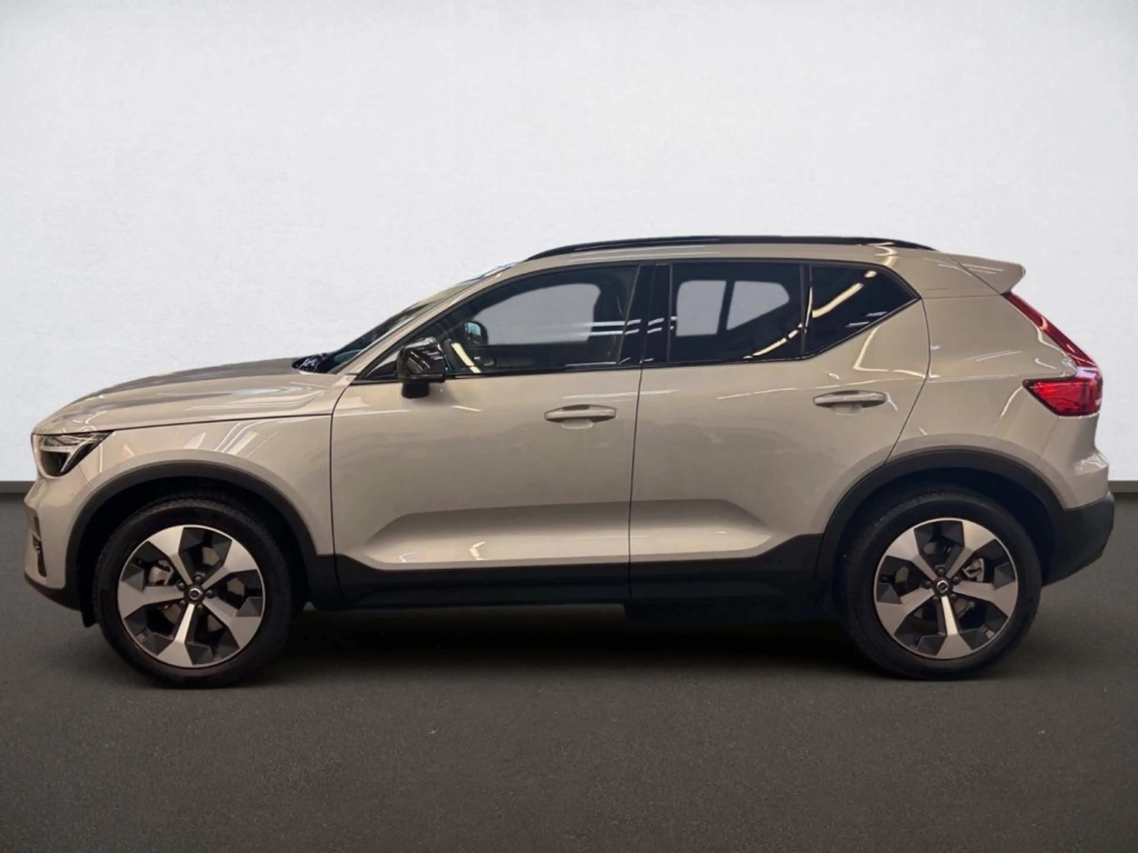 Volvo XC40 B3 Plus Dark Aut. — photo 3
