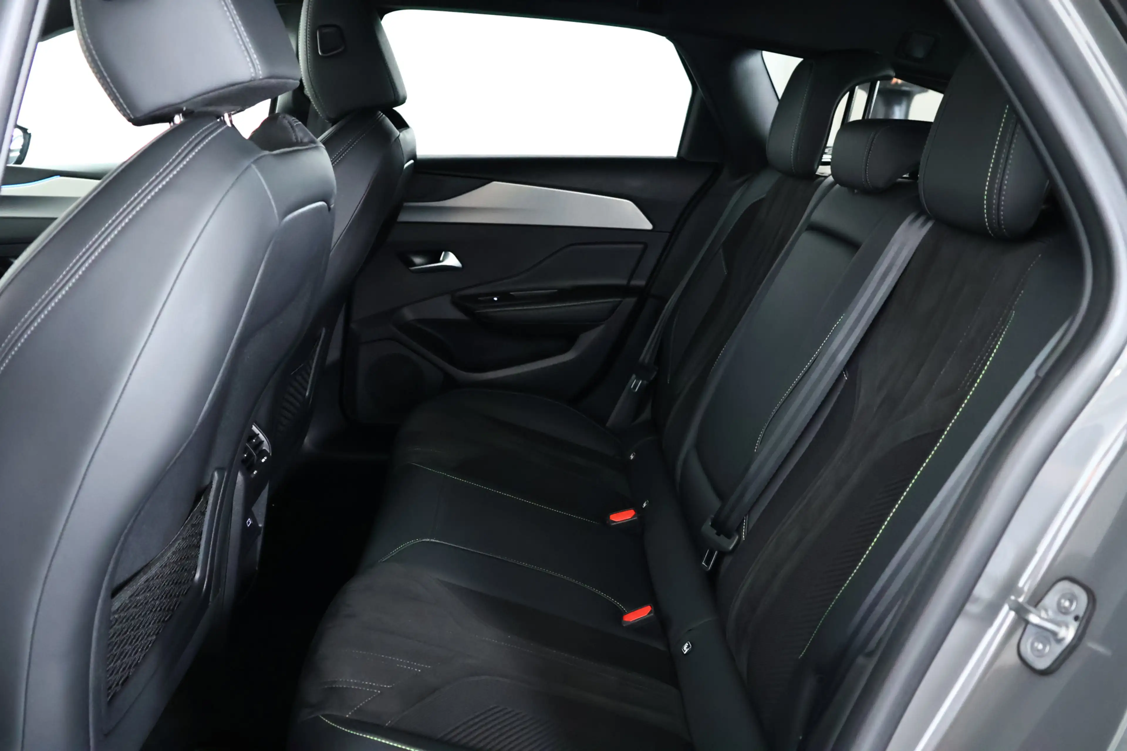 Peugeot 308 SW 1.6 Plug-in Hybrid 180 GT Navi / Carplay /. LED — photo 12