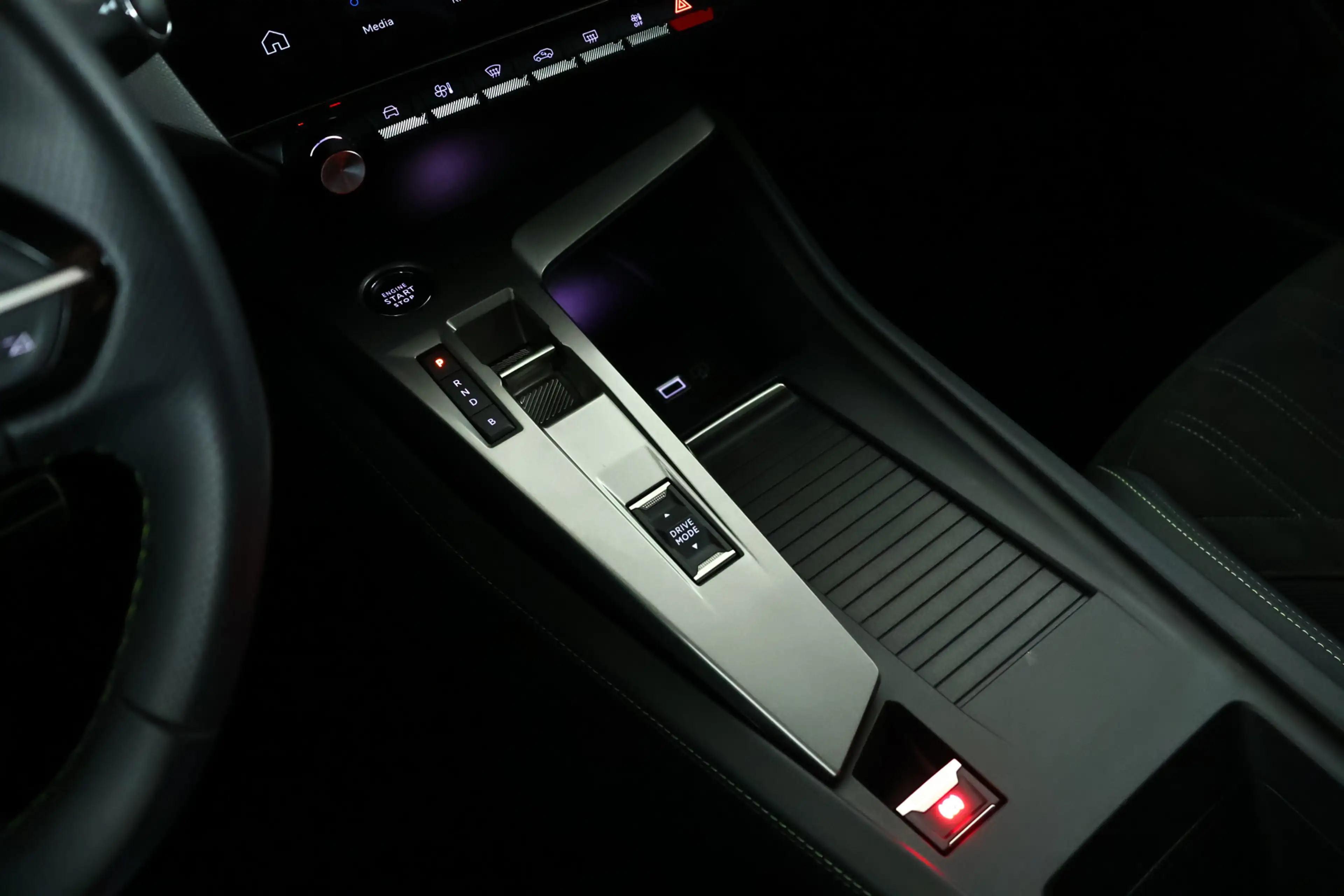 Peugeot 308 SW 1.6 Plug-in Hybrid 180 GT Navi / Carplay /. LED — photo 29