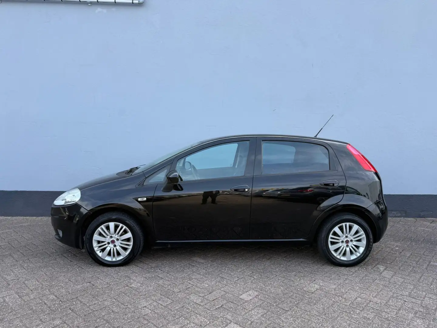 Fiat Grande Punto 1.4 Edizione Lusso 5-Deurs - Airco Noir - 2