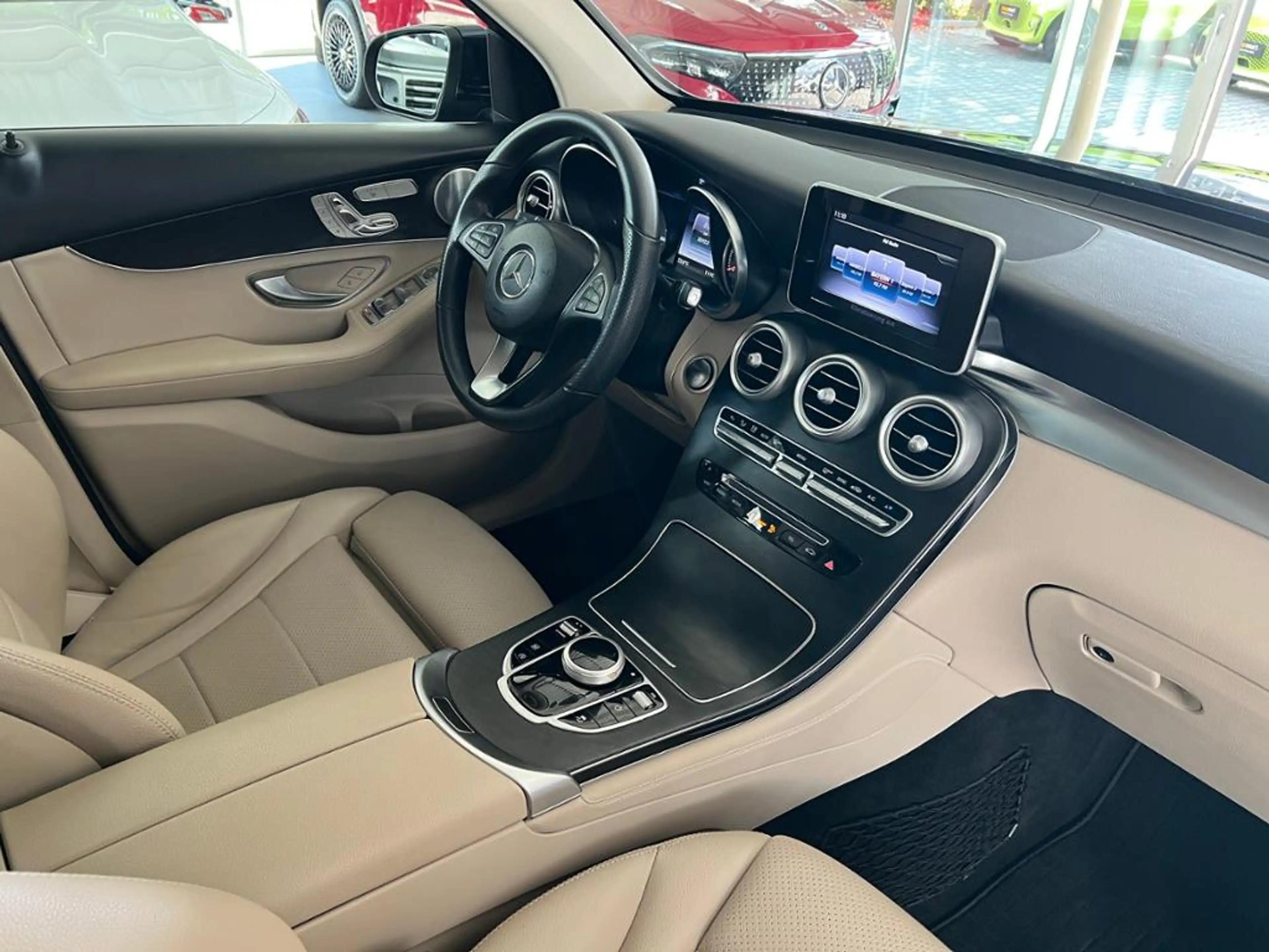 Mercedes-Benz GLC 300 4MATIC MBUX+Burm+Pano+SHD+Xenon+Cam.+AUT — photo 9