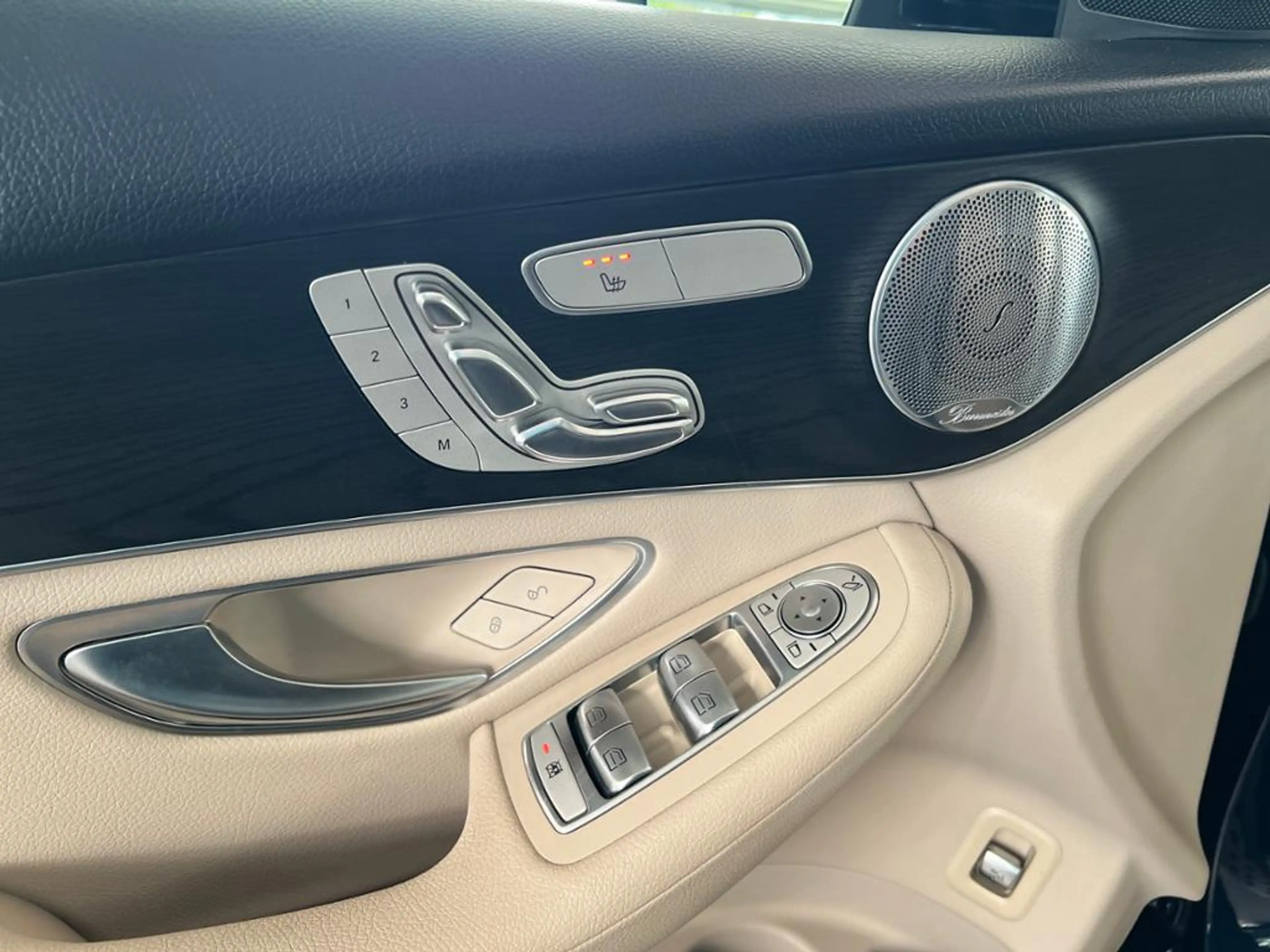 Mercedes-Benz GLC 300 4MATIC MBUX+Burm+Pano+SHD+Xenon+Cam.+AUT — photo 13