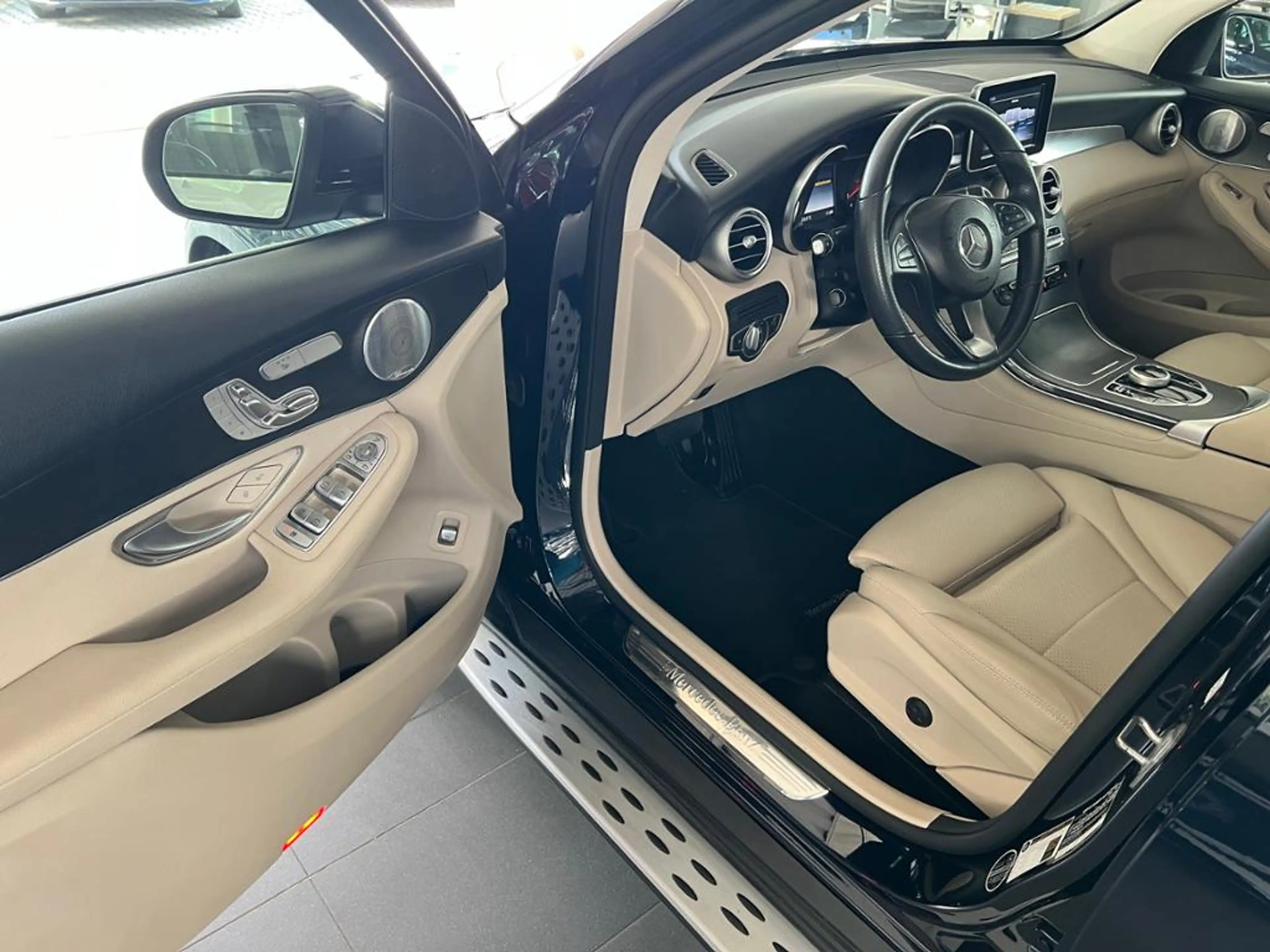 Mercedes-Benz GLC 300 4MATIC MBUX+Burm+Pano+SHD+Xenon+Cam.+AUT — photo 8