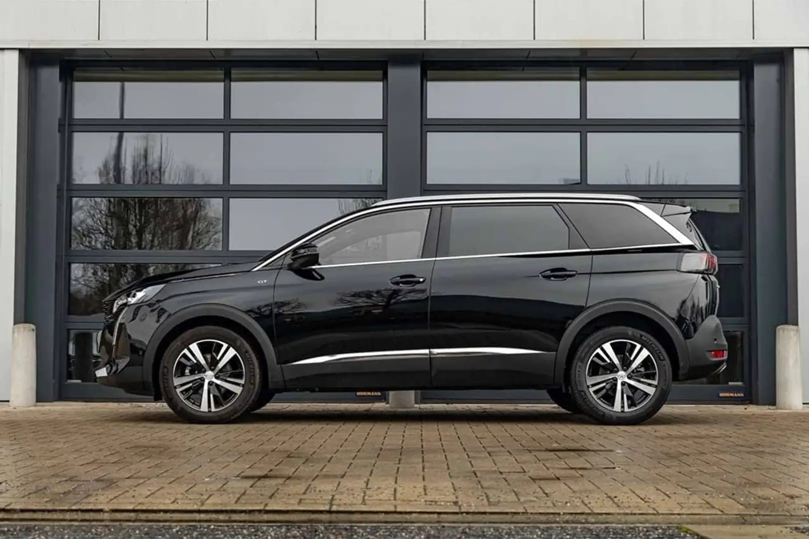 Peugeot 5008 0km's !! | GT | Automaat 130pk | 7-zit | Zetelv... Zwart - 2