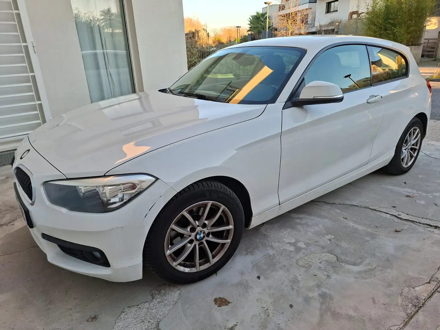BMW 114 114d Weiß - 2
