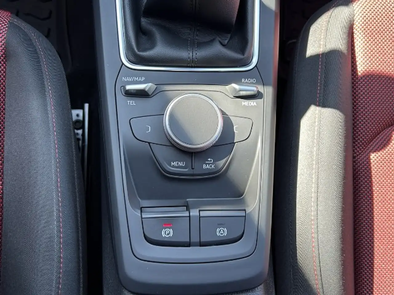 Audi Q2 1.4 TFSI Sport — photo 8