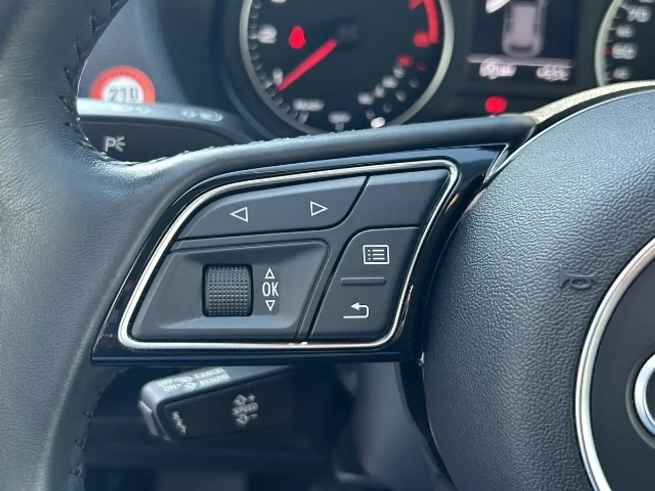 Audi Q2 1.4 TFSI Sport — photo 9