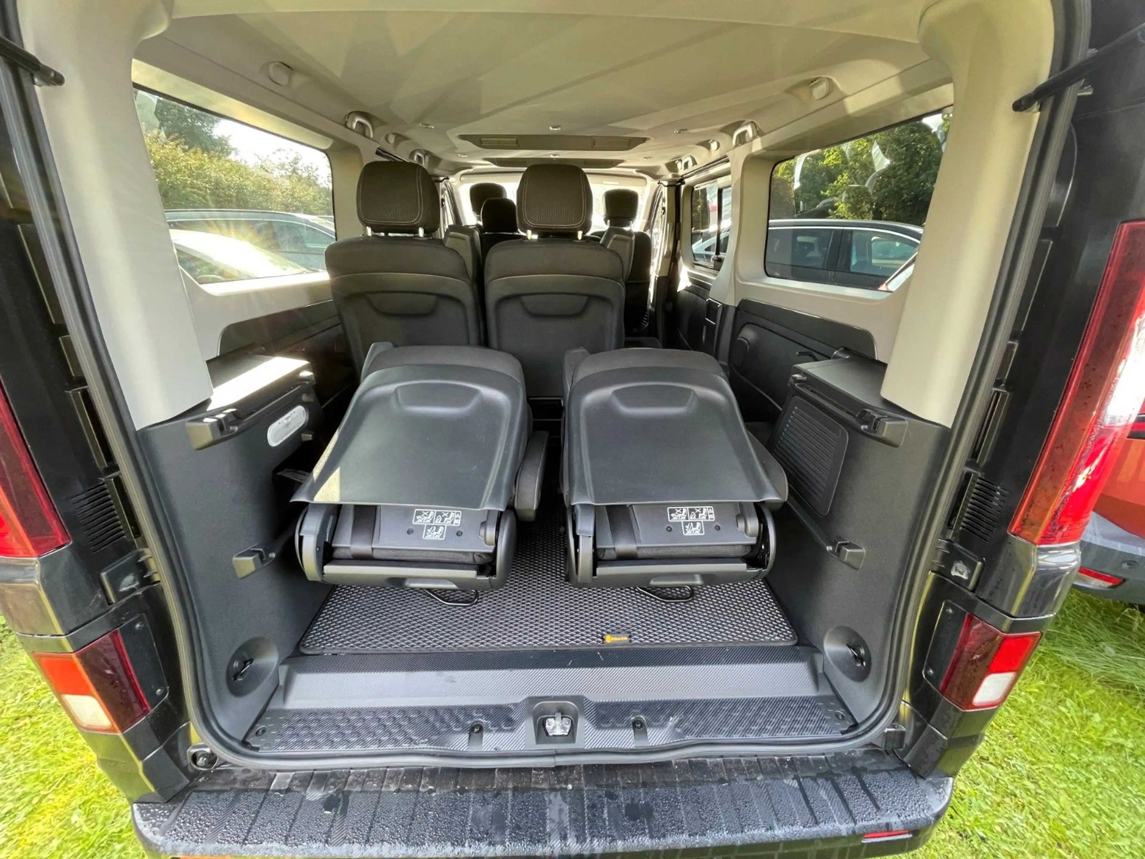 Renault Trafic Combi L2H1 Grand SpaceClass — photo 8