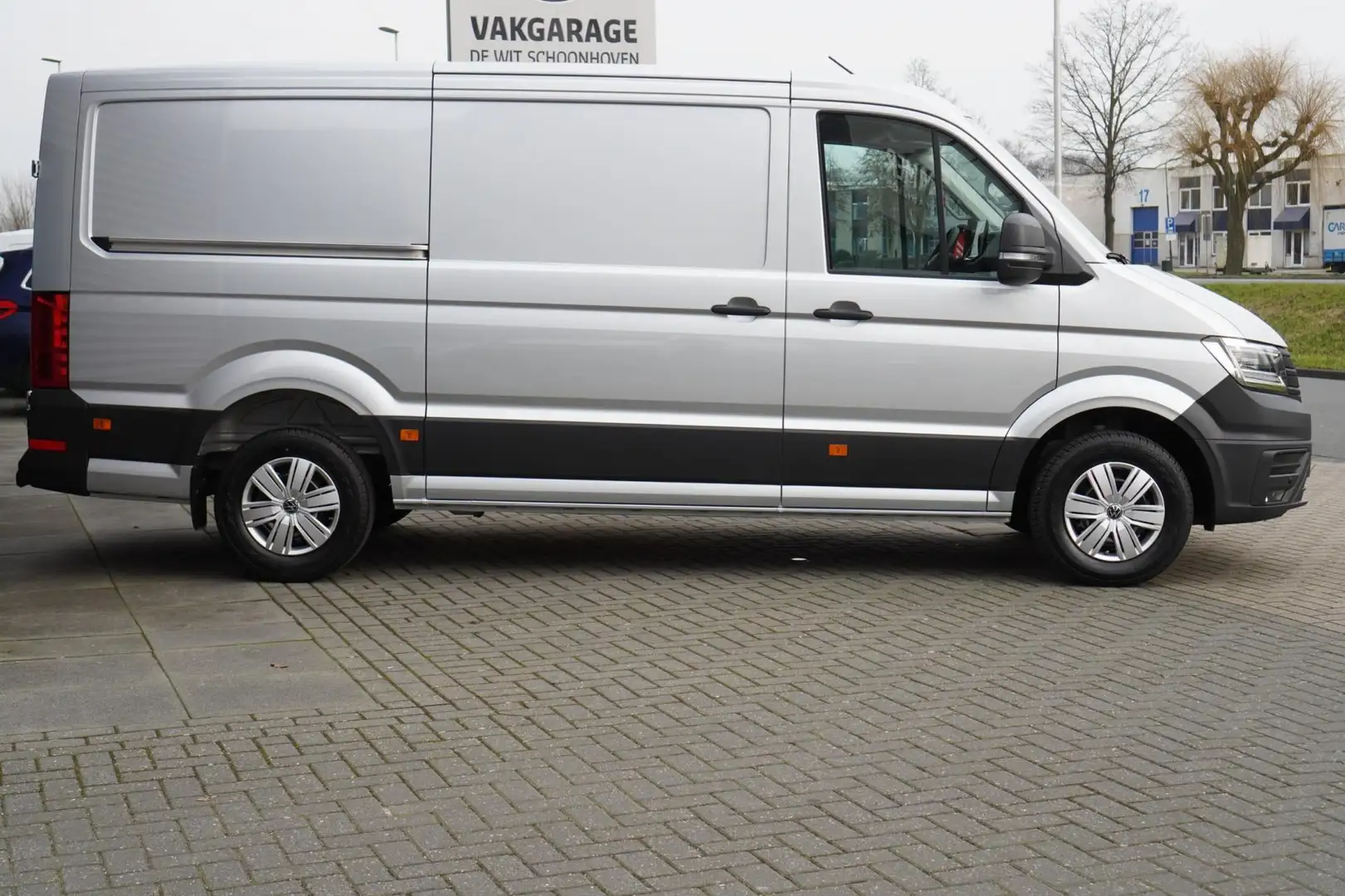 Volkswagen Crafter 35 2.0 TDI L3H2 Trendline Grijs - 2
