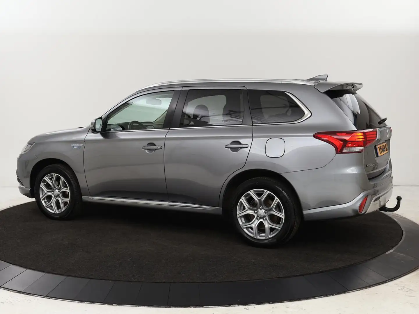 Mitsubishi Outlander 2.4 PHEV Pure | Carplay | Trekhaak | Leder/Alcanta Gris - 2