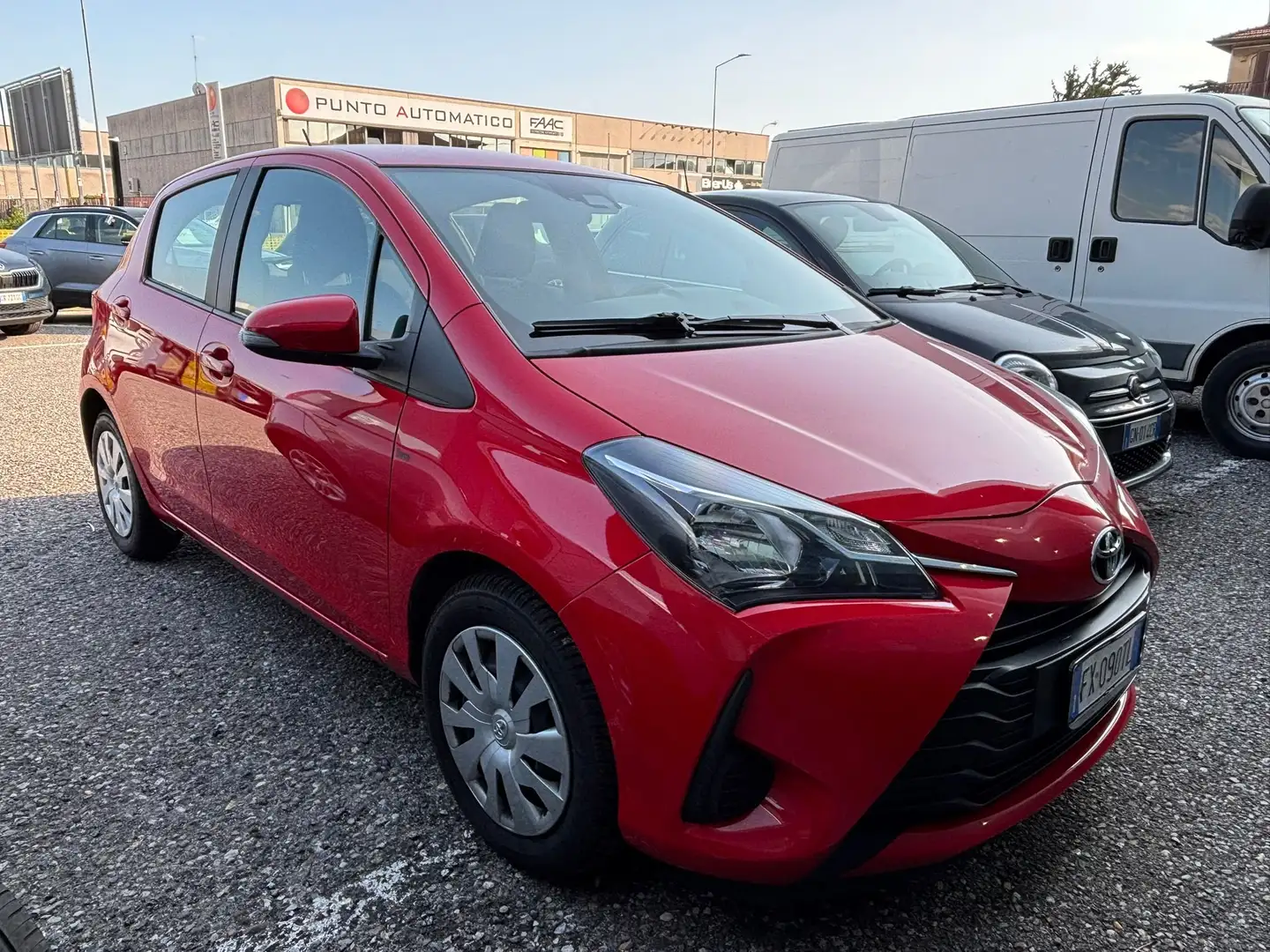 Toyota Yaris Yaris III 2017 5p 1.0 Active my18 Rood - 1