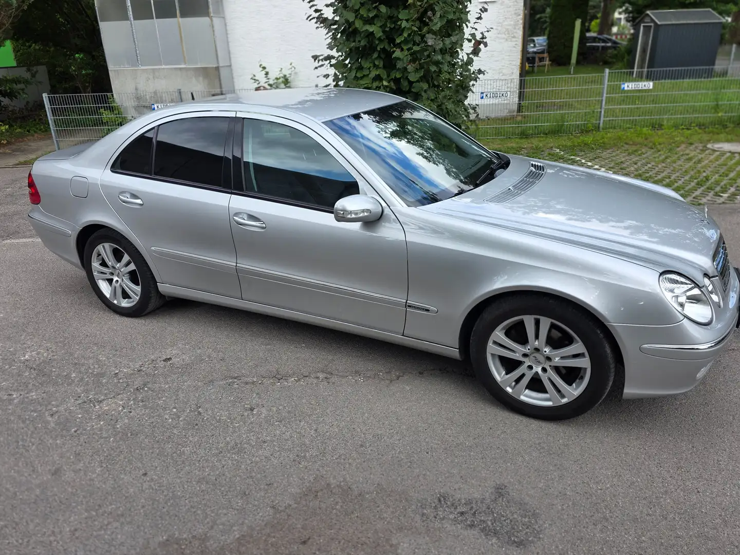 Mercedes-Benz E 240 E 240 Elegance Argintiu - 2