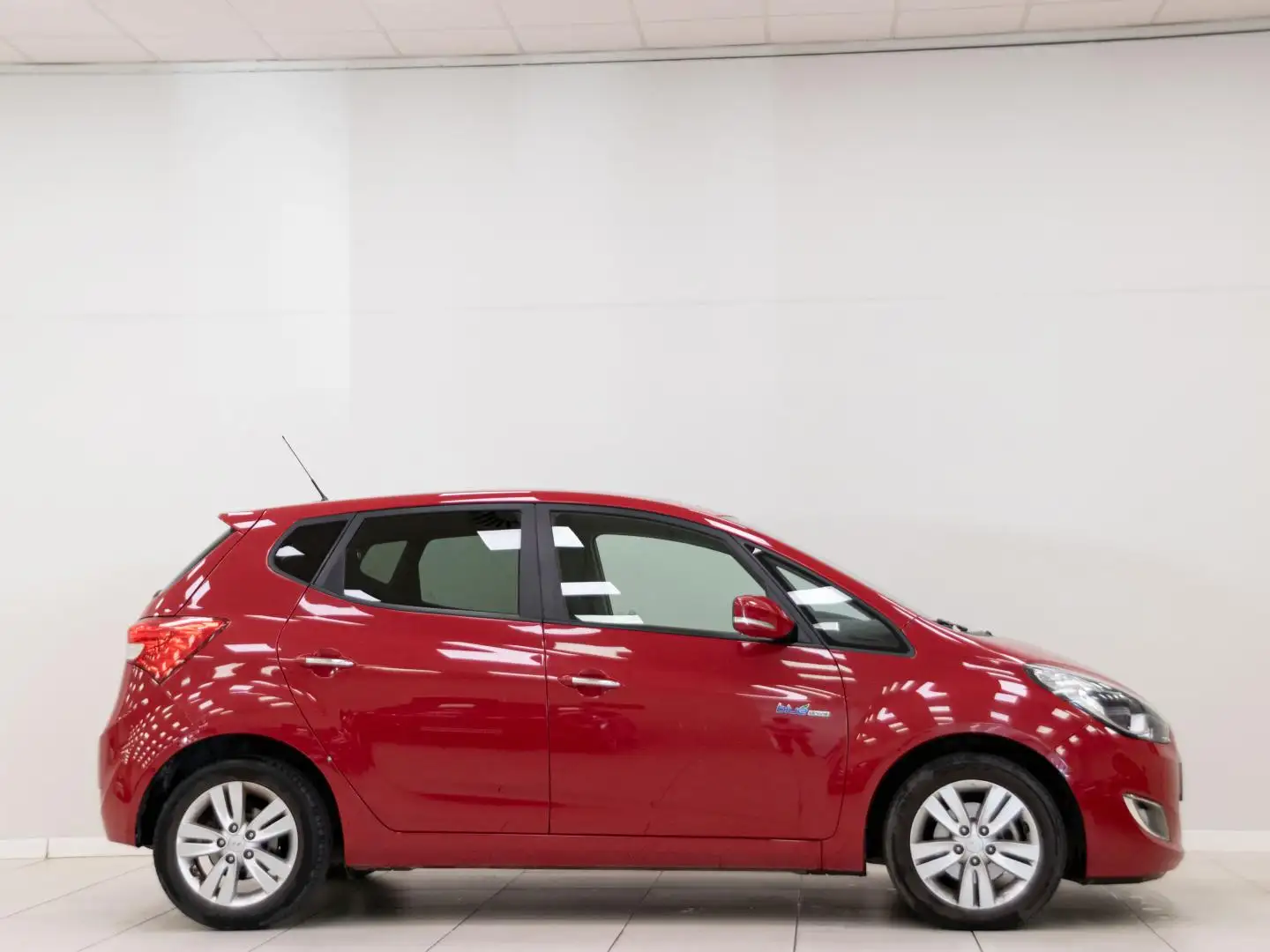 Hyundai iX20 1.6CRDI Bluedrive Tecno Rojo - 2