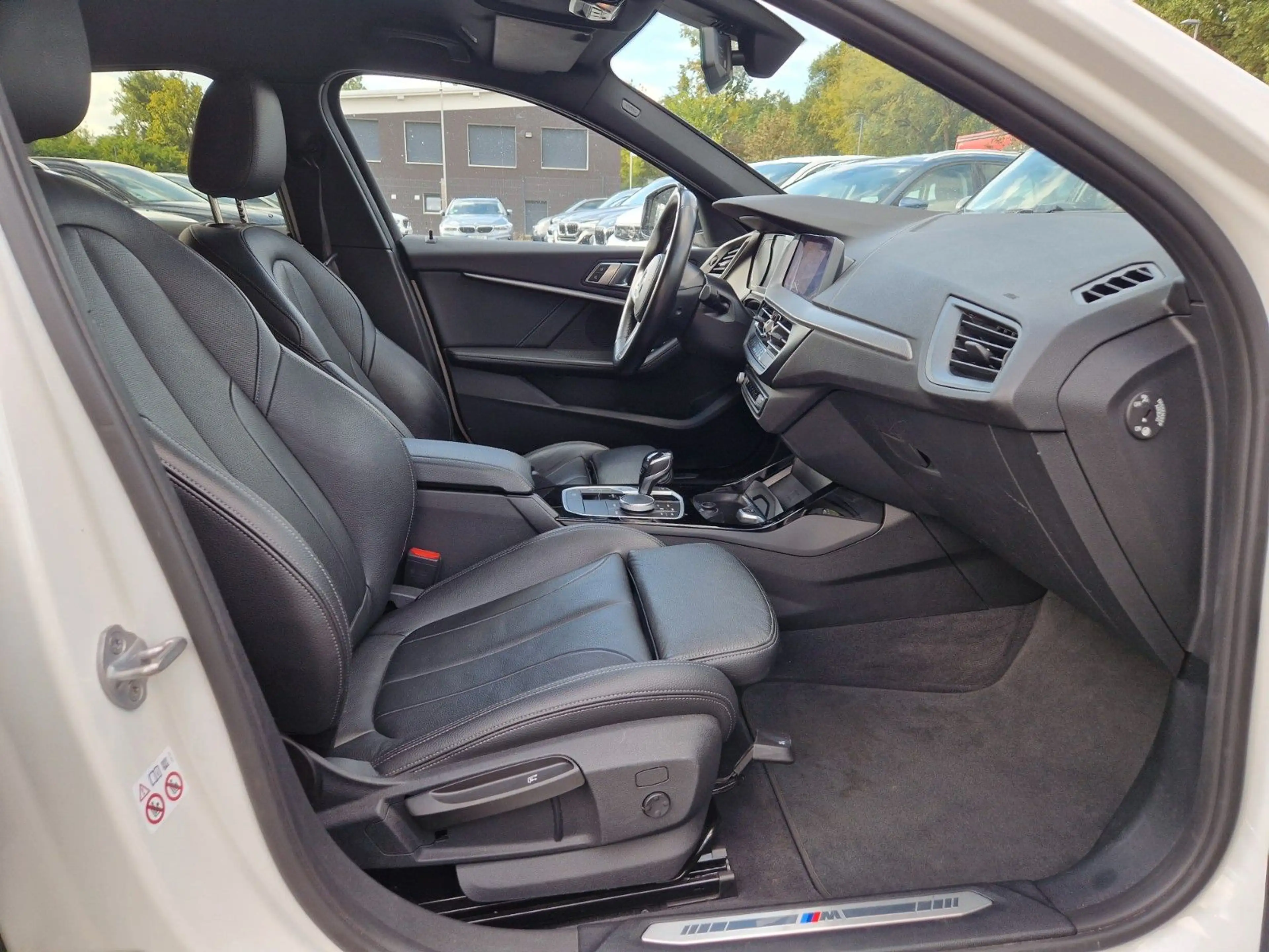 BMW 118 i M Sport AT LEDER LIVECOCKPIT — photo 15