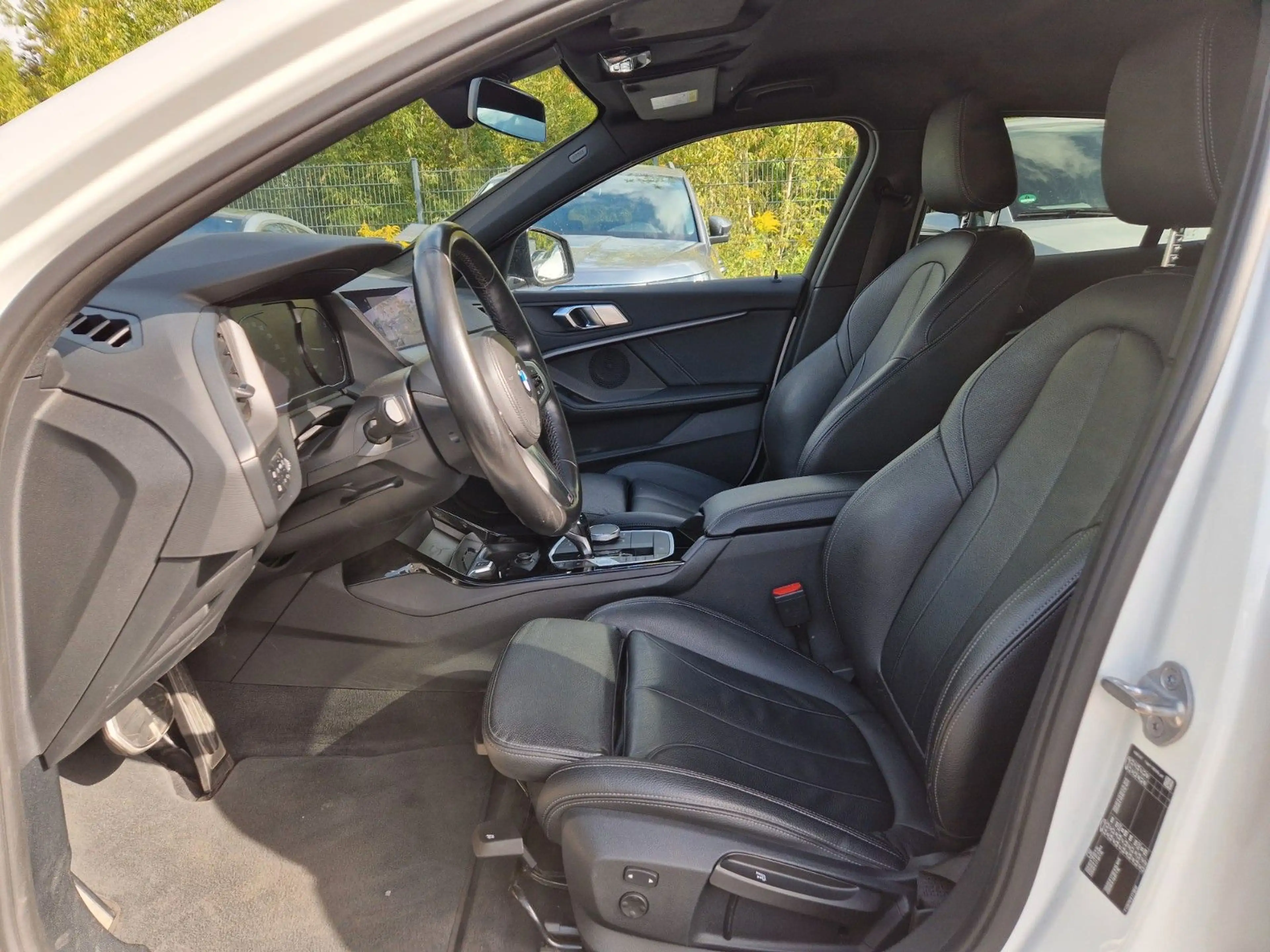 BMW 118 i M Sport AT LEDER LIVECOCKPIT — photo 14