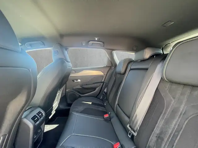 Peugeot 308 view 8