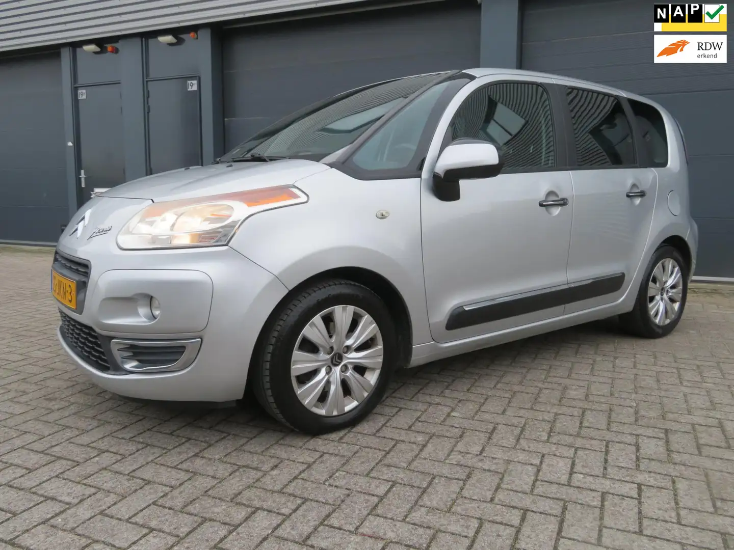 Citroen C3 Picasso 1.6 VTi Exclusive 149609 km nap Grau - 1