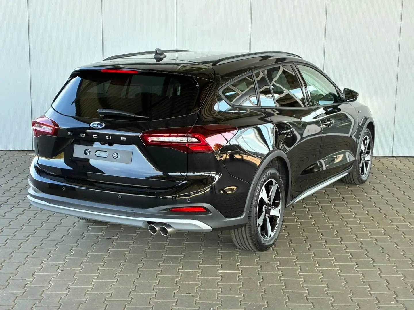 Ford Focus Turnier Active X 1.0 7AT /  Winterpaket PDC V&H... Schwarz - 2