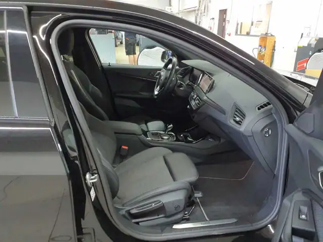 BMW 1 Series view 12