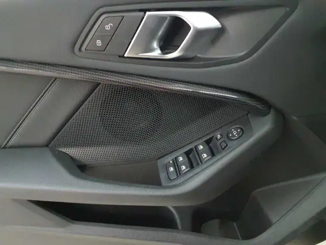 BMW 1 Series view 4