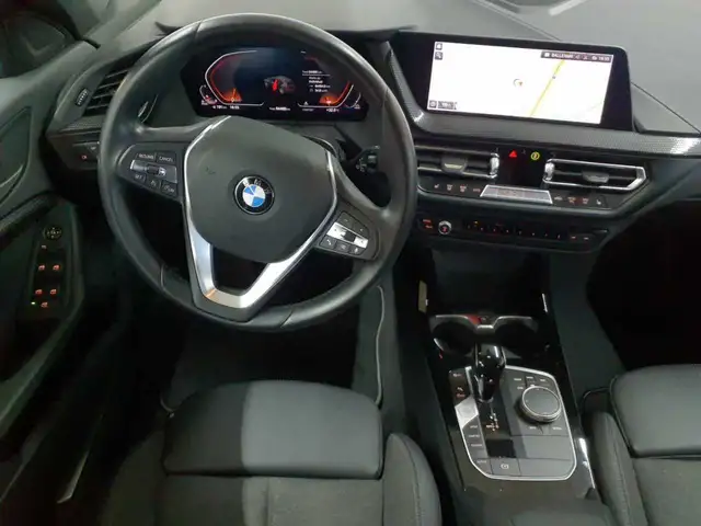 BMW 1 Series view 5