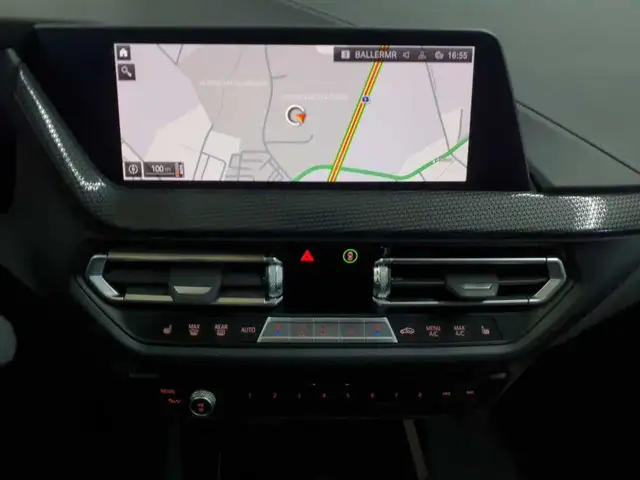 BMW 1 Series view 6