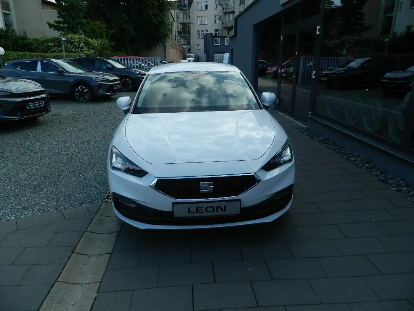 SEAT Leon Style Leon Road Edition 1.5 eTSI DSG SItzheiz/Kess Weiß - 2