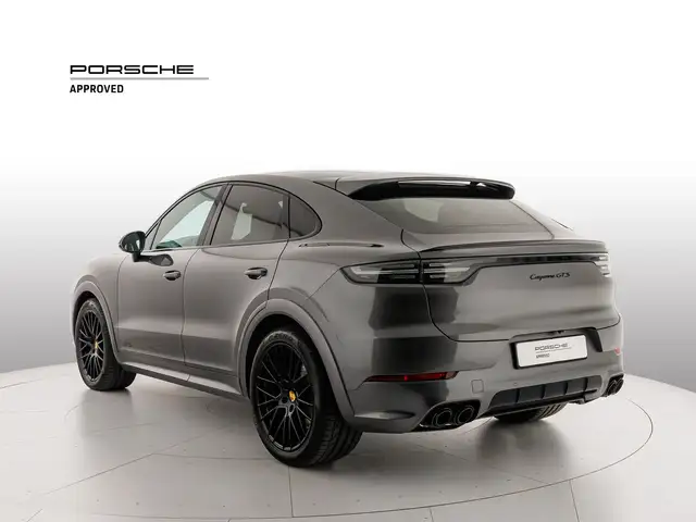 Porsche Cayenne view 3