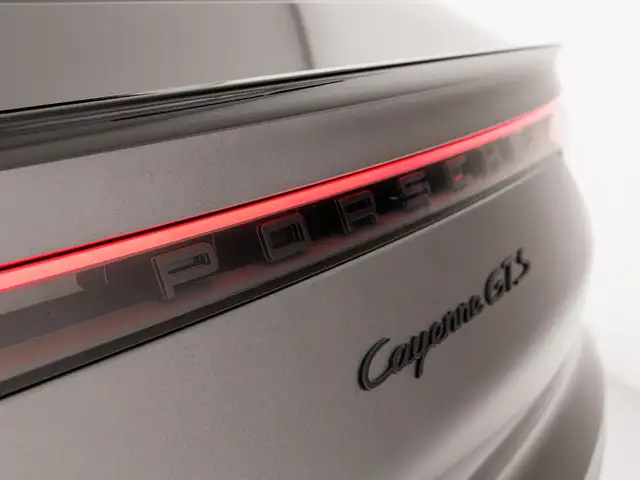 Porsche Cayenne view 11