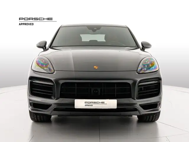 Porsche Cayenne view 4