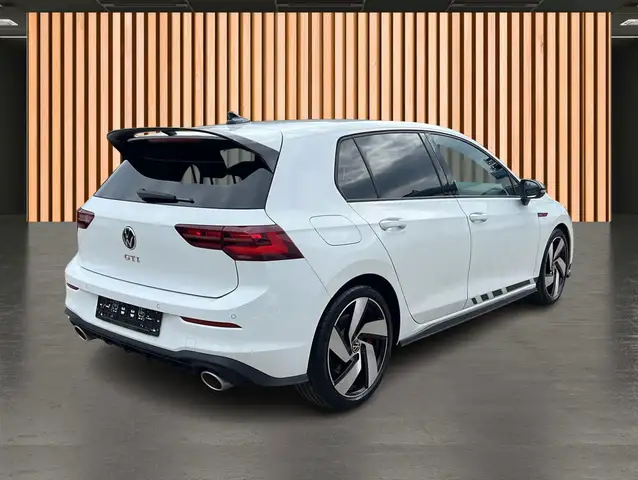 Volkswagen Golf view 5