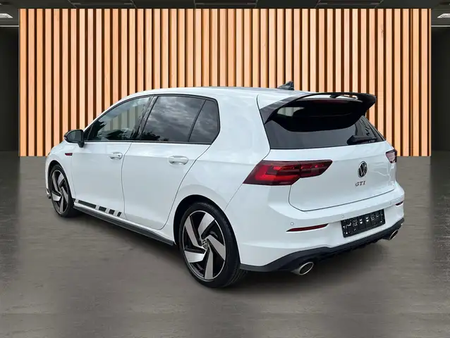 Volkswagen Golf view 6