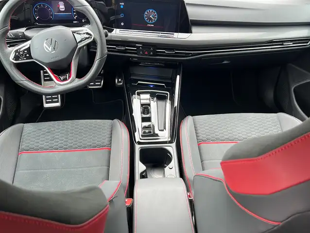 Volkswagen Golf view 3