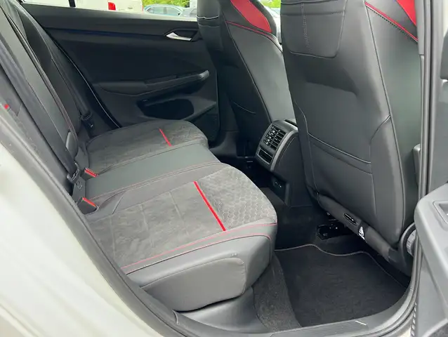 Volkswagen Golf view 12