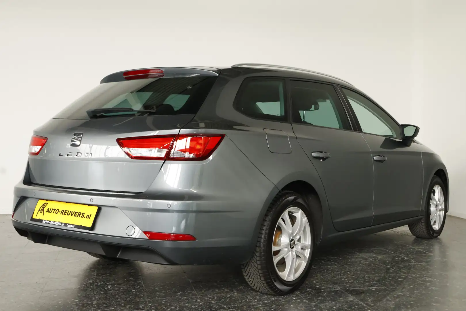 SEAT Leon ST 1.4 TSI Style / Cruise Control / PDC Grijs - 2